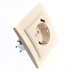 Розетка одноместная с/з с защитной шторкой и с USB, серия Эрна, слоновая кость, Stekker