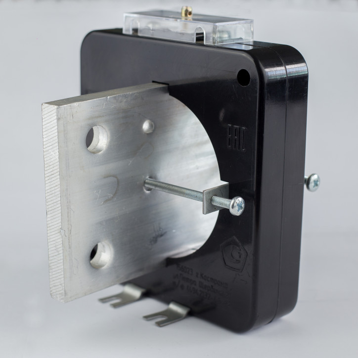 Трансформатор тока измерительный Т-0,66 5 ВА 0,5 1500/5 М (поворотная шина)