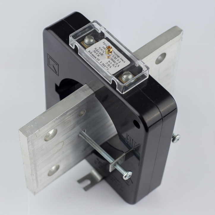 Трансформатор тока измерительный Т-0,66 5 ВА 0,5 1500/5 М (поворотная шина)