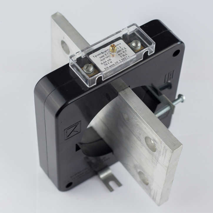 Трансформатор тока измерительный Т-0,66 5 ВА 0,5 1500/5 М (поворотная шина)