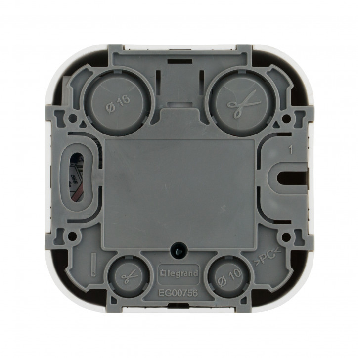 Quteo Розетка компьютерная RJ45 категория 5е UTP наружная белая