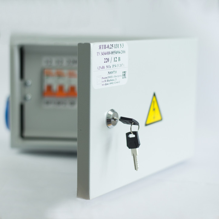 Ящик с понижающим трансформатором ЯТП 0.25 220/36В IP54 с тремя автоматами Ящик с понижающим трансформатором ЯТП 0.25 220/36В IP54 с тремя автоматами