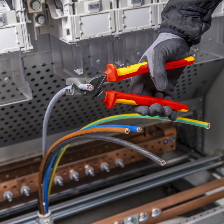 Кабелерез, ступенчатый рез, диаметр 23 мм (120 мм), длина 225 мм, хром, двухкомпонентные диэлектрические ручки, SB, StepCut XL V Кабелерез, ступенчатый рез, диаметр 23 мм (120 мм), длина 225 мм, хром, двухкомпонентные диэлектрические ручки, SB, StepCut XL V