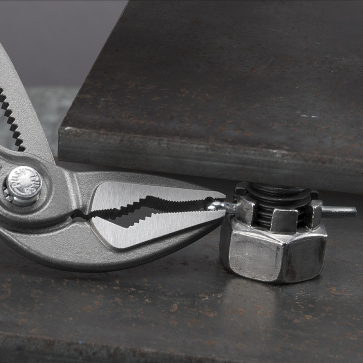 Клещи переставные, тонкие, зев 32 мм, длина 180 мм, фосфатированные, обливные ручки, COBRA ES Клещи переставные, тонкие, зев 32 мм, длина 180 мм, фосфатированные, обливные ручки, COBRA ES